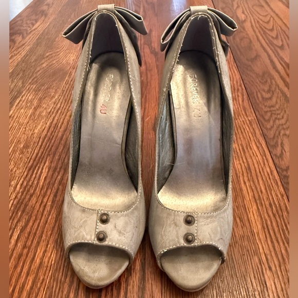 Bow heels - Picture 3 of 4